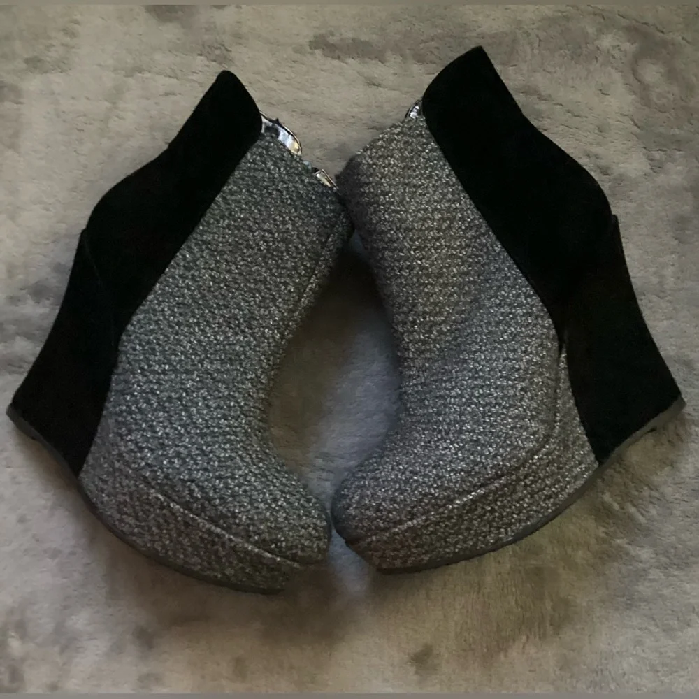 Black & Gray Two Tone Wedges New in Box by Bamboo - Picture 10 of 14